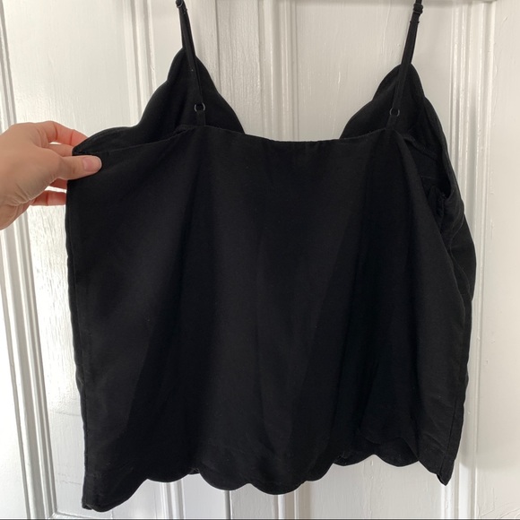 ❤️2 for $15 ❤️ Black Scalloped Edge Tank - Picture 3 of 3